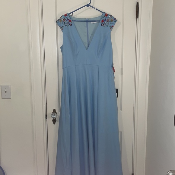 IEENA for MAC DUGGAL Plunge Neck Empire Waist Baby Blue Beaded Shoulder Gown - Picture 4 of 9